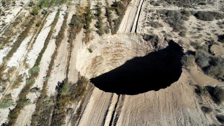 Velika luknja v Čilu (2022), slika 2